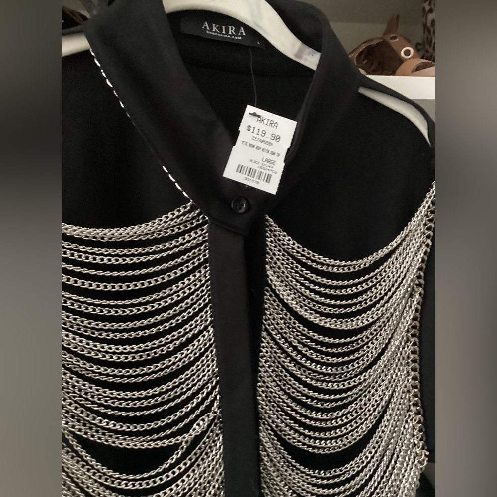 Sleeveless black top with silver chain - Picture 2 of 4